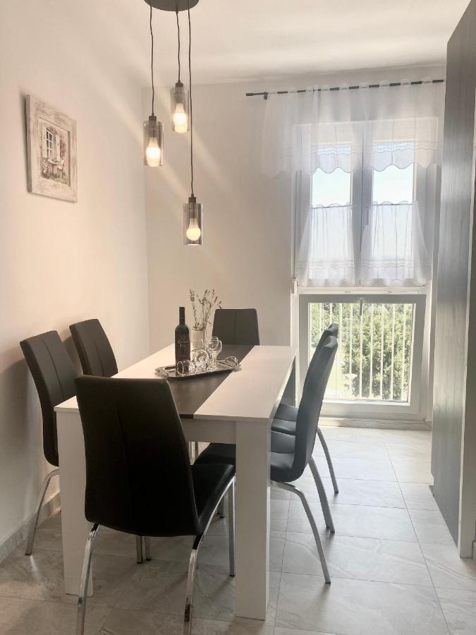 Ema Apartment Пула Екстериор снимка